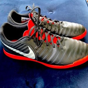 Nike Tiempo indoor soccer shoes sz 9